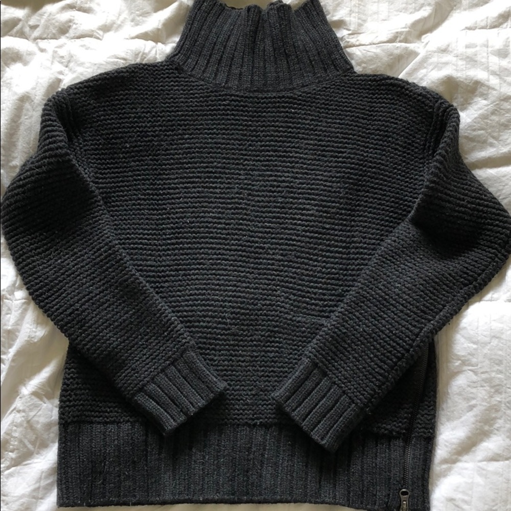 Lululemon Chunky Sweater w/ Zipper to inner Pocket